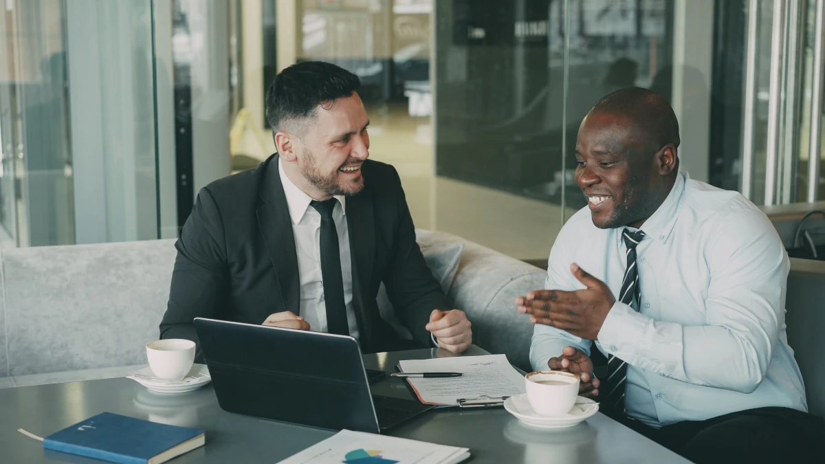 Two business professionals having a relaxed conversation over coffee